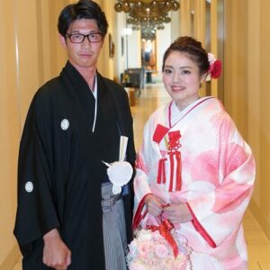 白色のリメイク振袖を着た花嫁