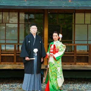 白色のリメイク振袖を着た花嫁