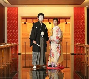 白色のリメイク振袖を着た花嫁