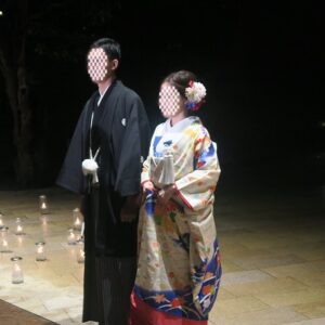 白色のリメイク振袖を着た花嫁