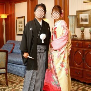 黄色のリメイク振袖を着た花嫁