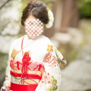 白色のリメイク振袖を着た花嫁