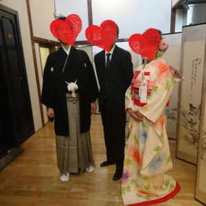 白色のリメイク振袖を着た花嫁