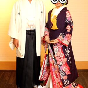 紫色のリメイク振袖を着た花嫁