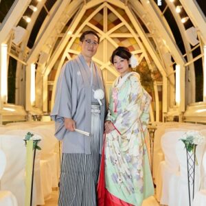 緑色のリメイク振袖を着た花嫁