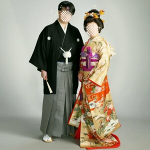 オレンジ色のリメイク振袖を着た花嫁