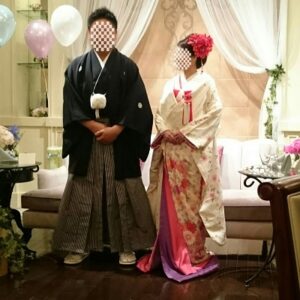 白色のリメイク振袖を着た花嫁