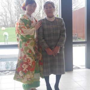 緑色のリメイク振袖を着た花嫁