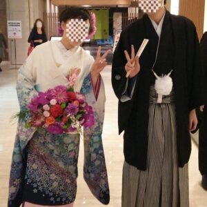 白色のリメイク振袖を着た花嫁