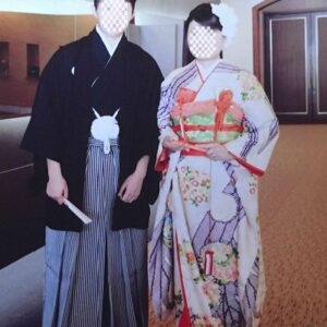 白色のリメイク振袖を着た花嫁