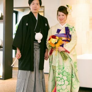 白色のリメイク振袖を着た花嫁