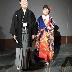 青色のリメイク振袖を着た花嫁