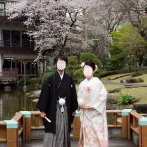 白色のリメイク振袖を着た花嫁