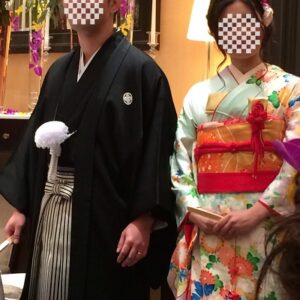 白色のリメイク振袖を着た花嫁