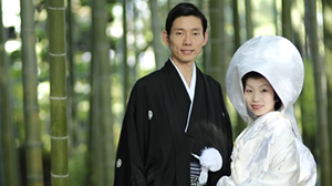 和装の新郎新婦
