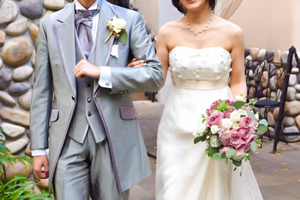 退場する新郎新婦