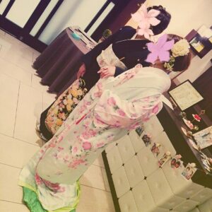 白色のリメイク振袖を着た花嫁