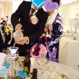 紫色のリメイク振袖を着た花嫁