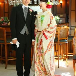 白色のリメイク振袖を着た花嫁