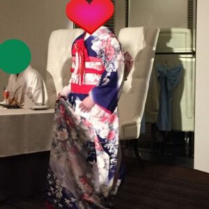 青色のリメイク振袖を着た花嫁