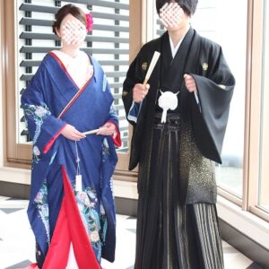 青色のリメイク振袖を着た花嫁