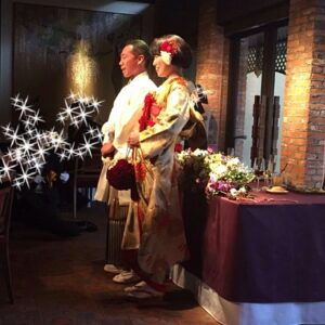 黄色のリメイク振袖を着た花嫁