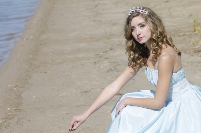 ティアラの女性