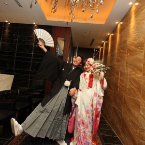 白色のリメイク振袖を着た花嫁