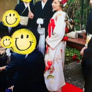 白色のリメイク振袖を着た花嫁