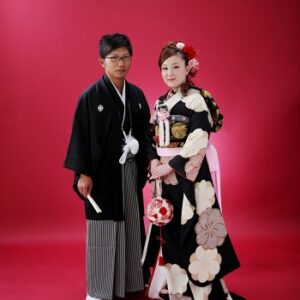 黒引き振袖を着た花嫁