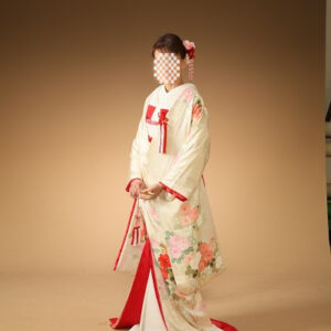 白色のリメイク振袖を着た花嫁