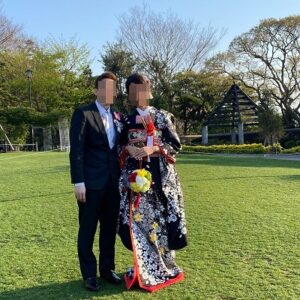 黒色にリメイク振袖を着た花嫁