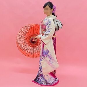 白色のリメイク振袖を着た花嫁