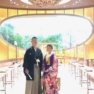 青色のリメイク引き振袖を着た花嫁