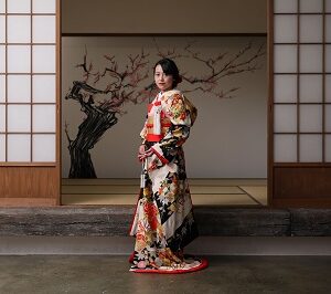 白 色のリメイク引き振袖を着た花嫁