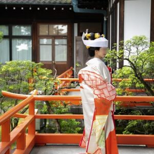 白地のリメイク打掛を着た花嫁