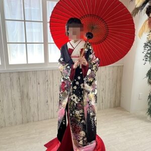 茶色のリメイク打掛を着た花嫁