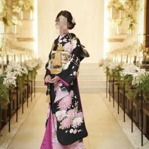 黒色のリメイク引き振袖を着た花嫁
