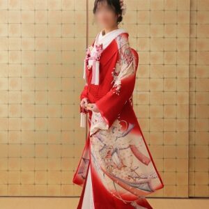 赤色のリメイク打掛を着た花嫁