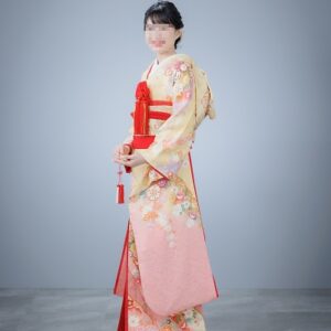 黄色のリメイク引き振袖を着た花嫁