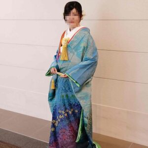 青緑色のリメイク打掛を着た花嫁