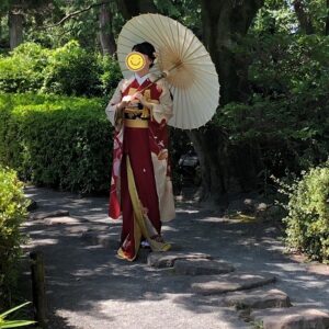 赤色のリメイク引き振袖を着た花嫁