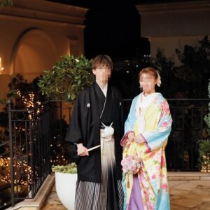 青色のリメイク打掛を着た花嫁と花婿