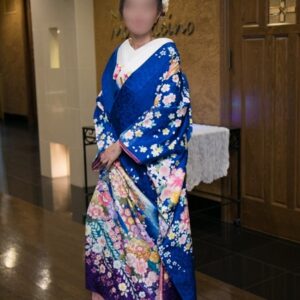 青色のリメイク打掛を着た花嫁