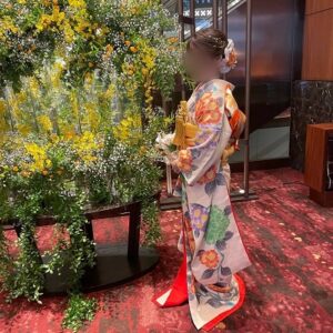 白色のリメイク引き振袖を着た花嫁