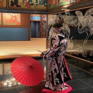 黒色のリメイク打掛を着た花嫁