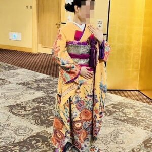 山吹色のリメイク打掛を着た花嫁