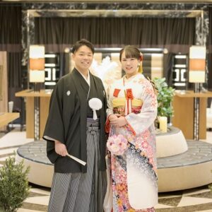 白色のリメイク引き振袖を着た花嫁