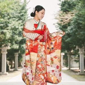 白色のリメイク引き振袖を着た花嫁