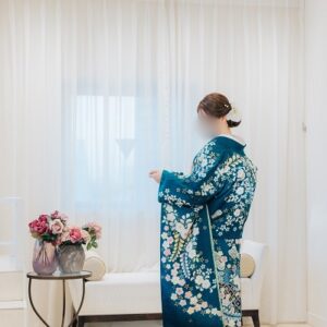 青緑色のリメイク打掛を着た花嫁